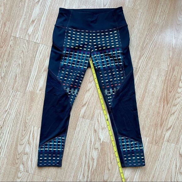 Athleta Blue Multicolor Geometric 8” Rise Mesh Crop Leggings - Picture 3 of 10